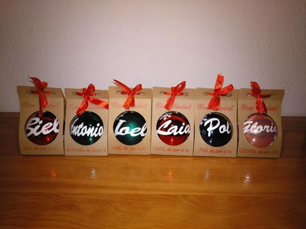Bolas de navidad con nombre y caja personalizada