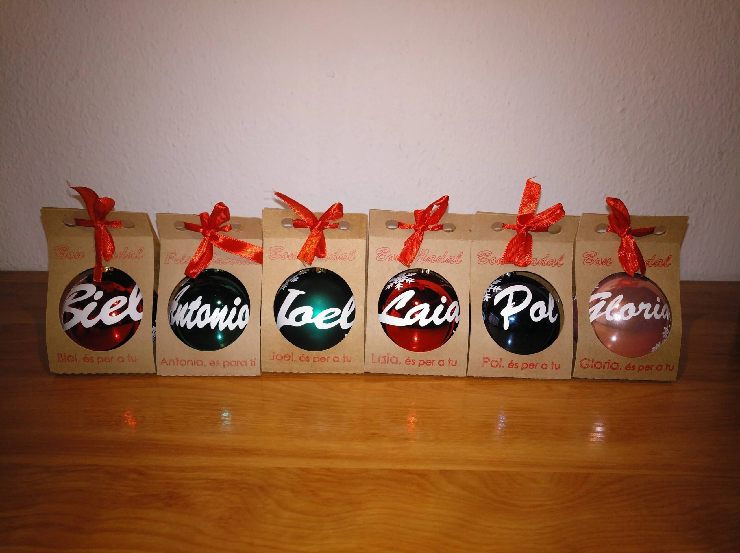 Bolas de navidad con nombre y caja personalizada