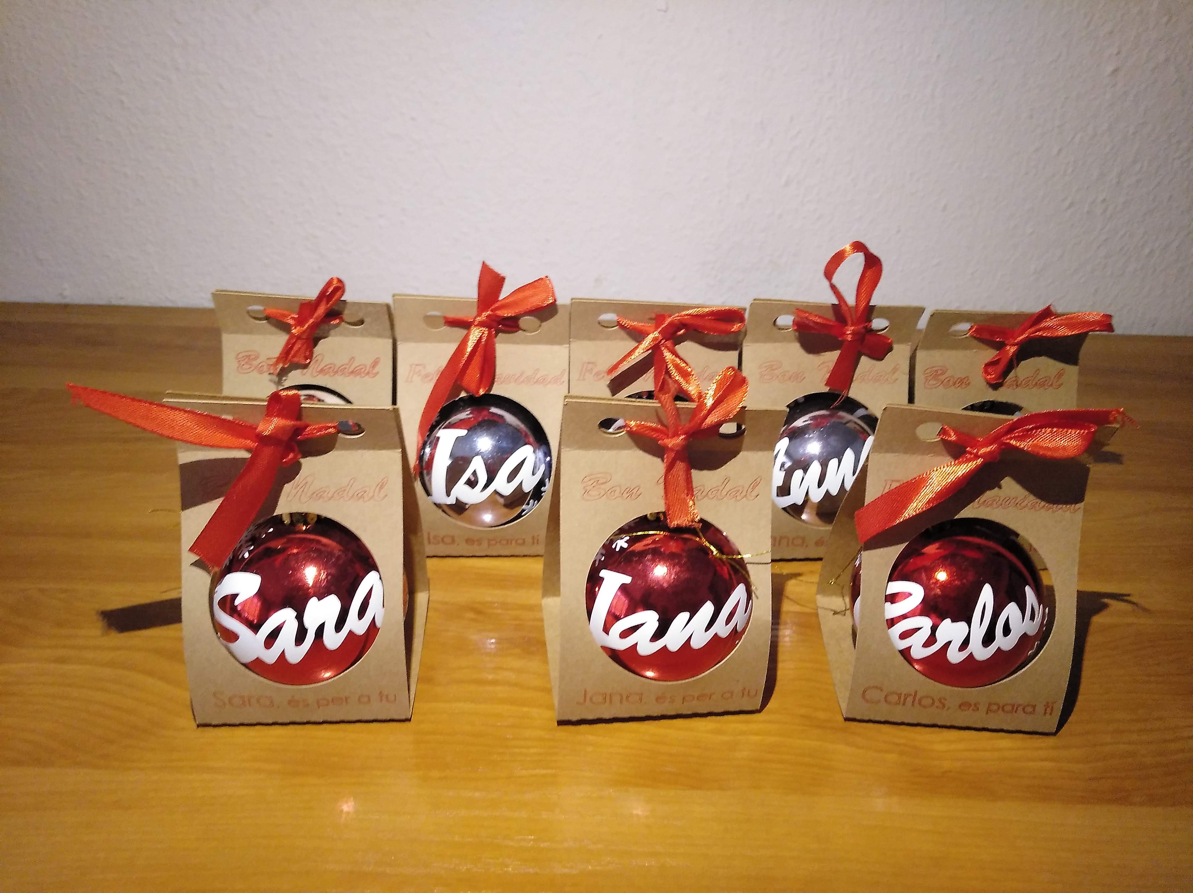 Comprar bolas de navidad con nombre y caja personalizada