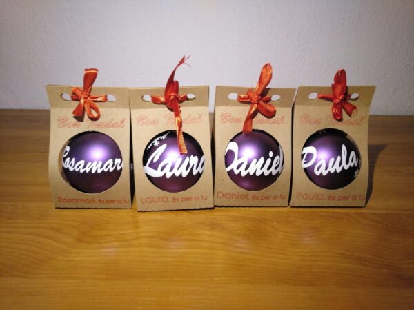 Bolas de navidad con nombre color lila