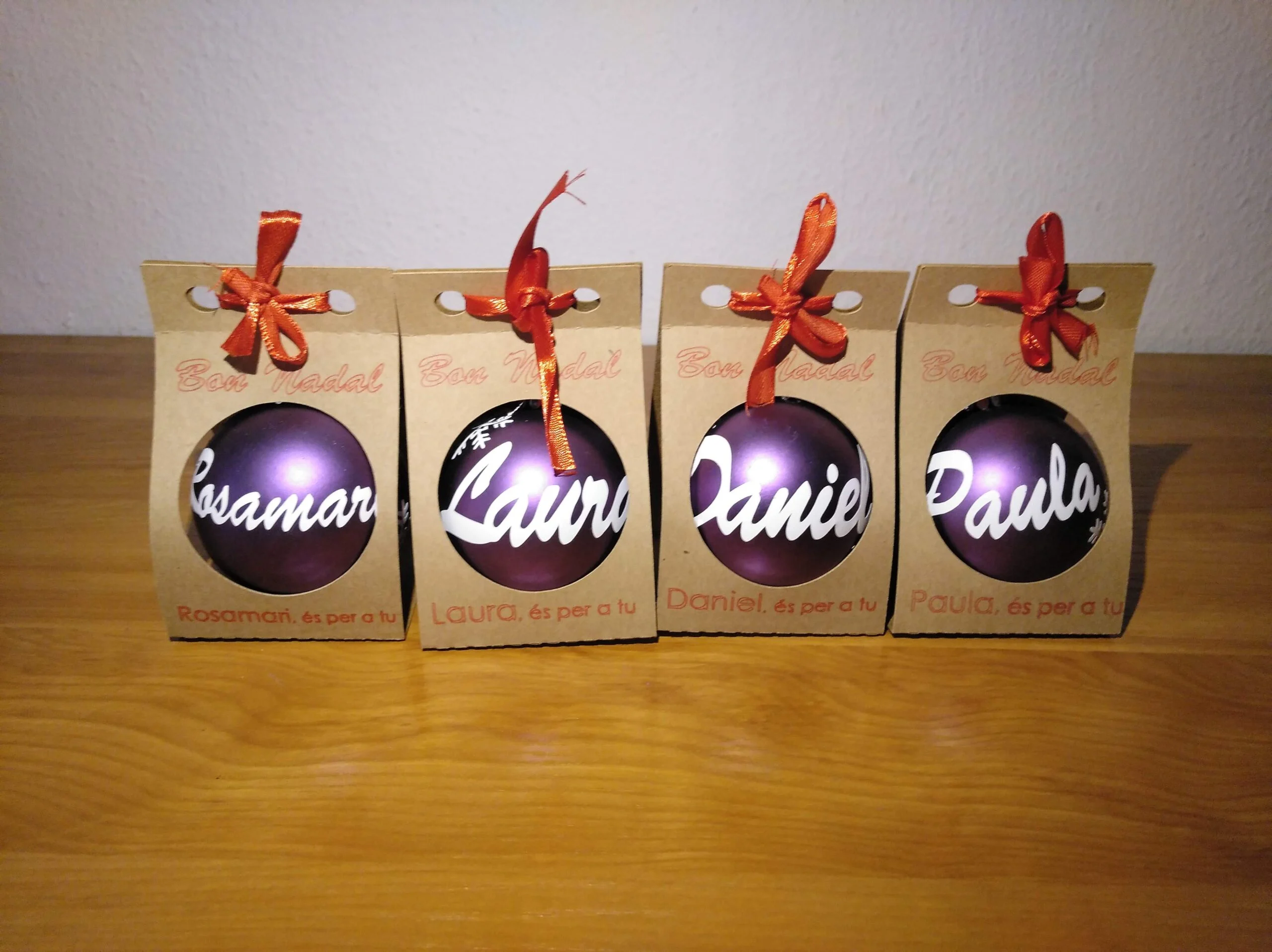 Bolas de navidad con nombre color lila
