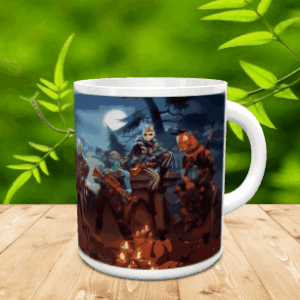 Taza de cerámica blanca ilustrada con varios personajes del videojuego alrededor de una hoguera sobre fondo oscuro, reposando en una superficie de madera.