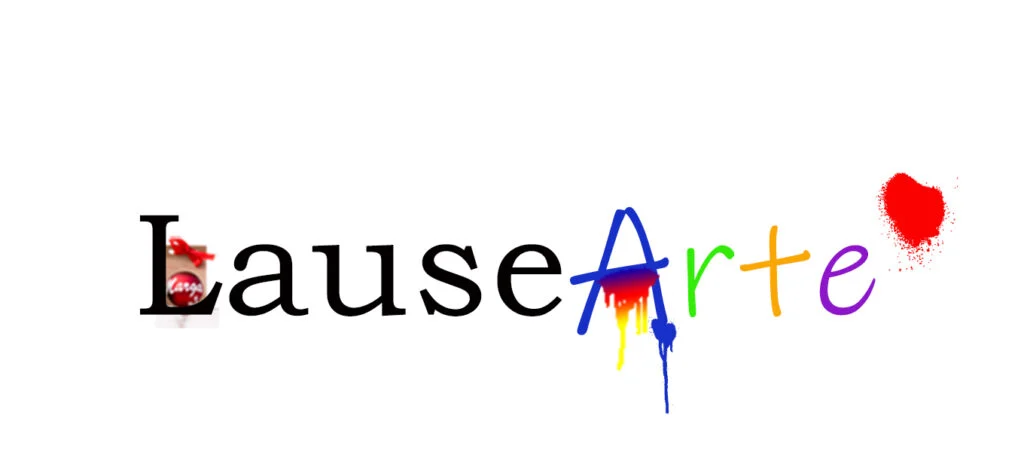 Logotipo de la tienda Lause Arte con letras coloridas sobre fondo blanco y un pequeño detalle de bola navideña