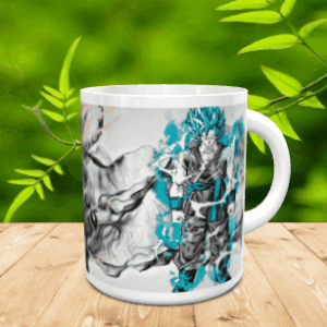 Taza de ceramica blanca con una ilustracion de un personaje de anime con aura azulada sobre una mesa de madera y fondo natural.