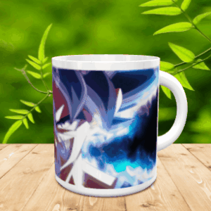Taza de ceramica blanca decorada con la ilustracion de un personaje de anime con el cabello en tonos azules, apoyada sobre una mesa de madera con fondo natural.