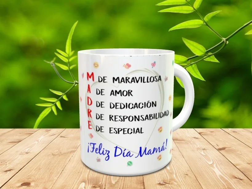Taza de cerámica blanca para el Día de la Madre con el acróstico de la palabra MADRE y el texto ¡Feliz Día Mamá!