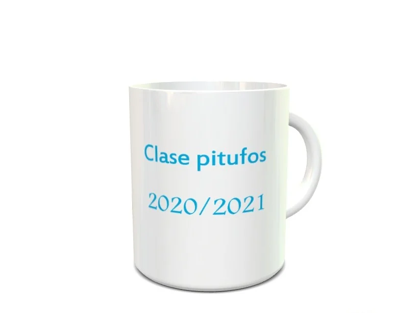 Maqueta de taza blanca de cerámica con el texto Clase pitufos y 2020/2021 en tonos azules.
