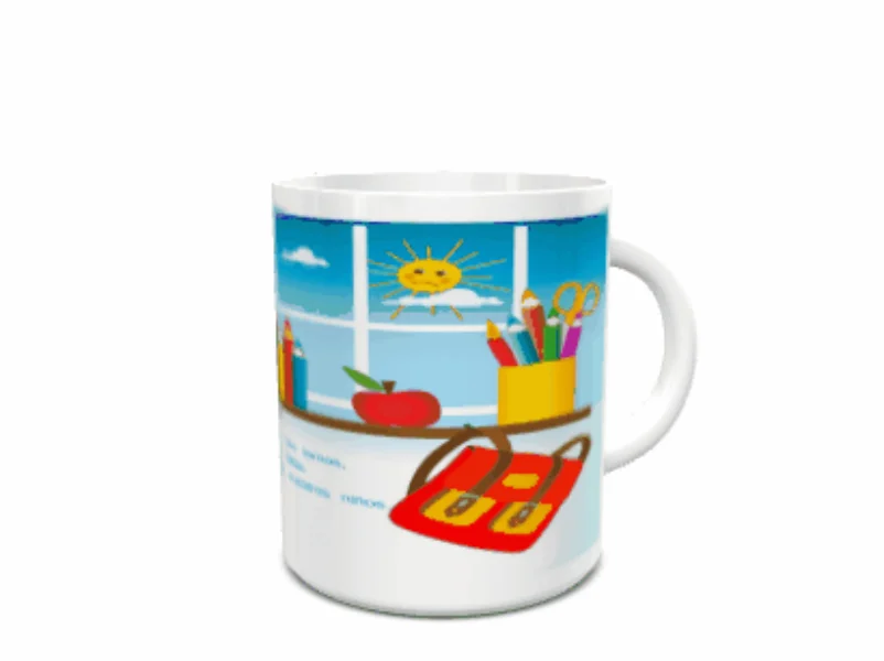 taza blanca de cerámica con un diseño escolar impreso que incluye una ventana soleada, una manzana roja y una cartera.