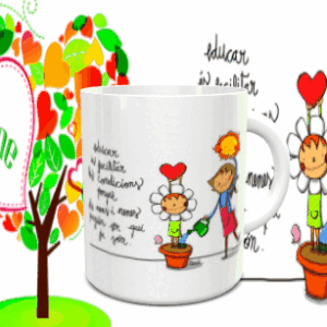 Taza blanca de cerámica rodeada por un fondo escolar con un árbol de corazones y simpáticas ilustraciones infantiles. Ref. 17