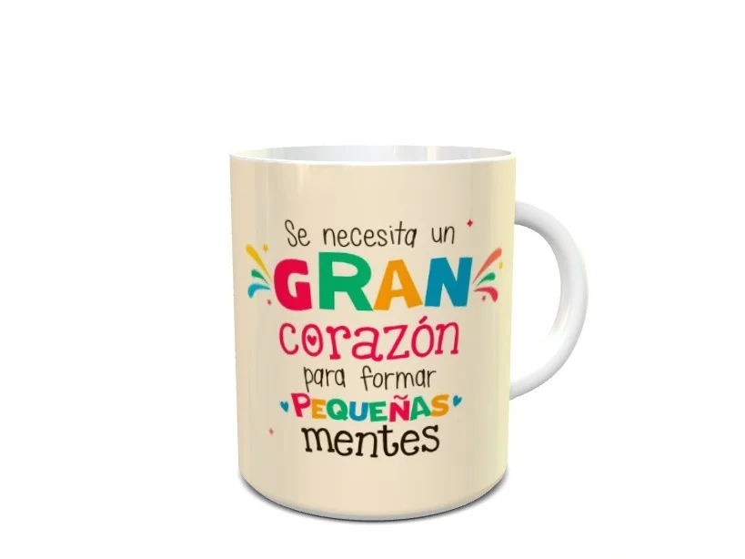 Maqueta de taza blanca de cerámica con la frase Se necesita un gran corazón para formar pequeñas mentes y detalles coloridos. Ref. 4xx