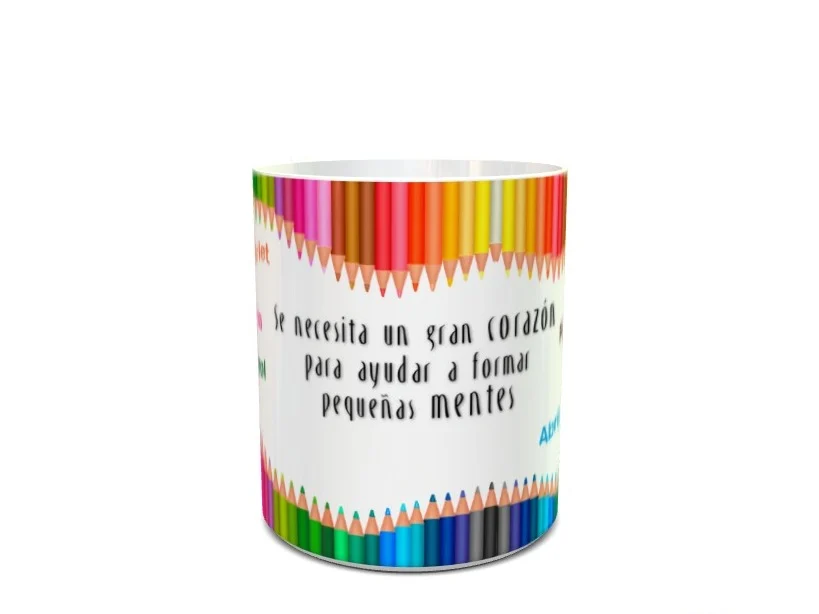 Maqueta de taza blanca de cerámica para profesores con cenefas de lápices de colores y la frase Se necesita un gran corazón para ayudar a formar pequeñas mentes. Ref. profesoras1xx