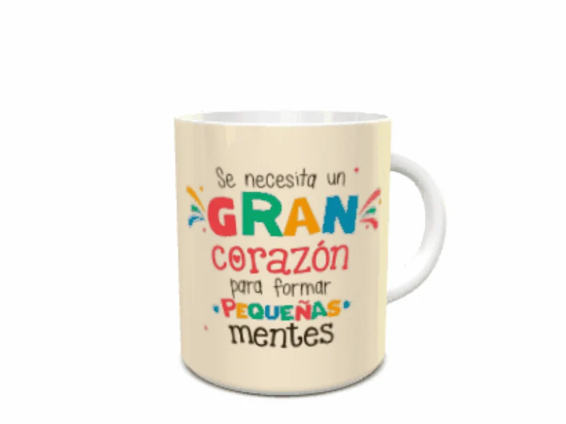 Maqueta de taza blanca de cerámica con el diseño tipográfico Se necesita un gran corazón para formar pequeñas mentes en colores variados.