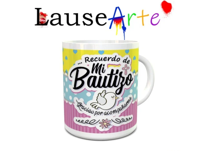 Maqueta de taza blanca de cerámica decorada con un diseño de bautizo que incluye un fondo multicolor de corazones, lunares y rayas, junto a una paloma y textos legibles.
