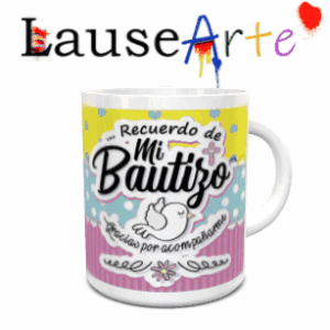 Maquete de caneca branca de cerâmica em movimento com design de batizado que inclui um fundo multicolor com corações, poás e riscas, além de uma pomba ilustrada.