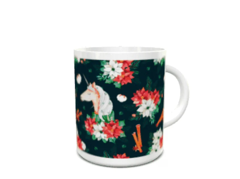 Taza blanca de cerámica decorada con un diseño navideño de fondo oscuro, unicornio y flores de pascua. Ref. 9x