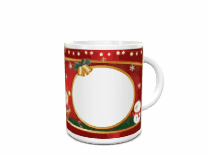 Taza blanca de cerámica con diseño navideño en tonos rojos, un marco circular central listo para personalizar y motivos festivos visibles en la superficie.