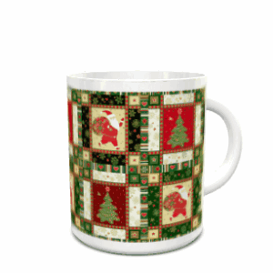 Caneca branca de cerâmica decorada com um padrão natalício de painéis patchwork com abetos e Pai Natal em tons vermelhos e verdes. Ref. 3x