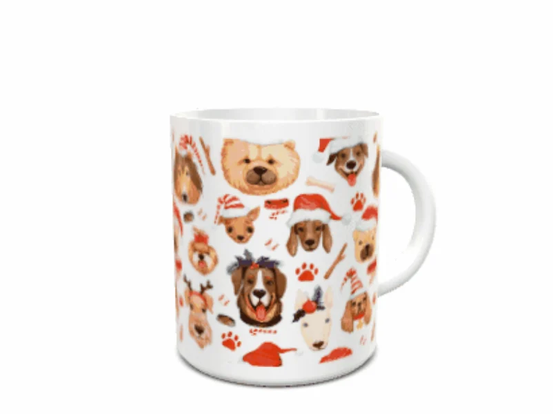 Maqueta de una taza blanca de cerámica en movimiento decorada con un patrón estampado de perritos de diferentes razas con motivos navideños.