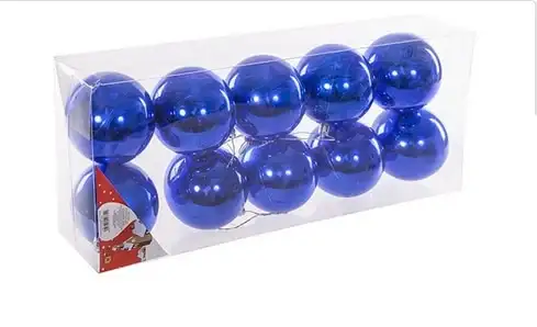 Fotografía de catálogo de una caja transparente con un set de bolas de Navidad de color azul brillante oscuro. Lote de esferas navideñas reflectantes para decoración de árboles.