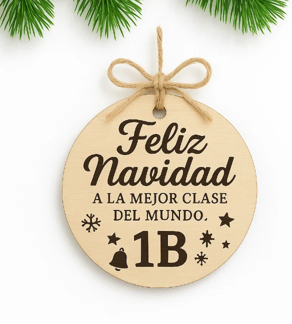 Adorno Navideño de Madera Personalizado 🎄: Recuerdo Único para Primera Navidad de Bebé / Familia - Imagen 2