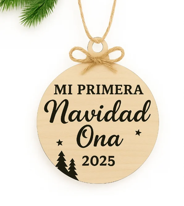 Adorno Navideño de Madera Personalizado 🎄: Recuerdo Único para Primera Navidad de Bebé / Familia - Imagen 3